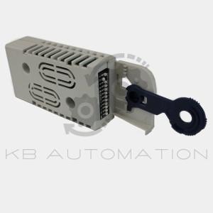 E94AYM33-photo
